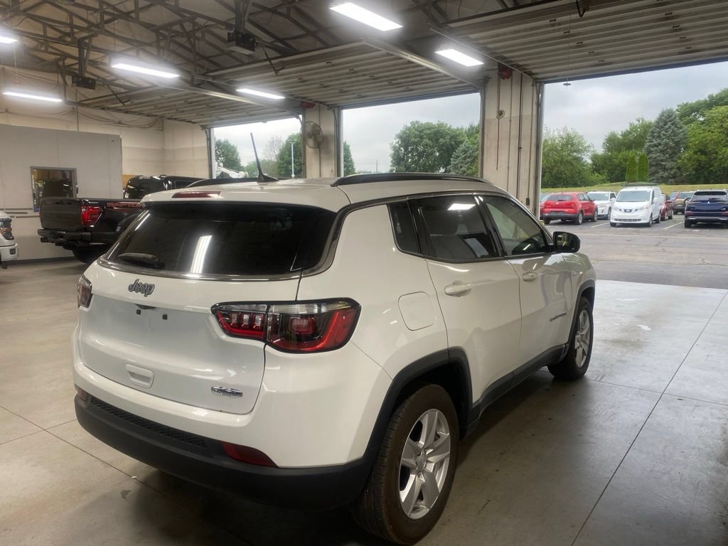 Used 2022 Jeep Compass Latitude FWD image 4