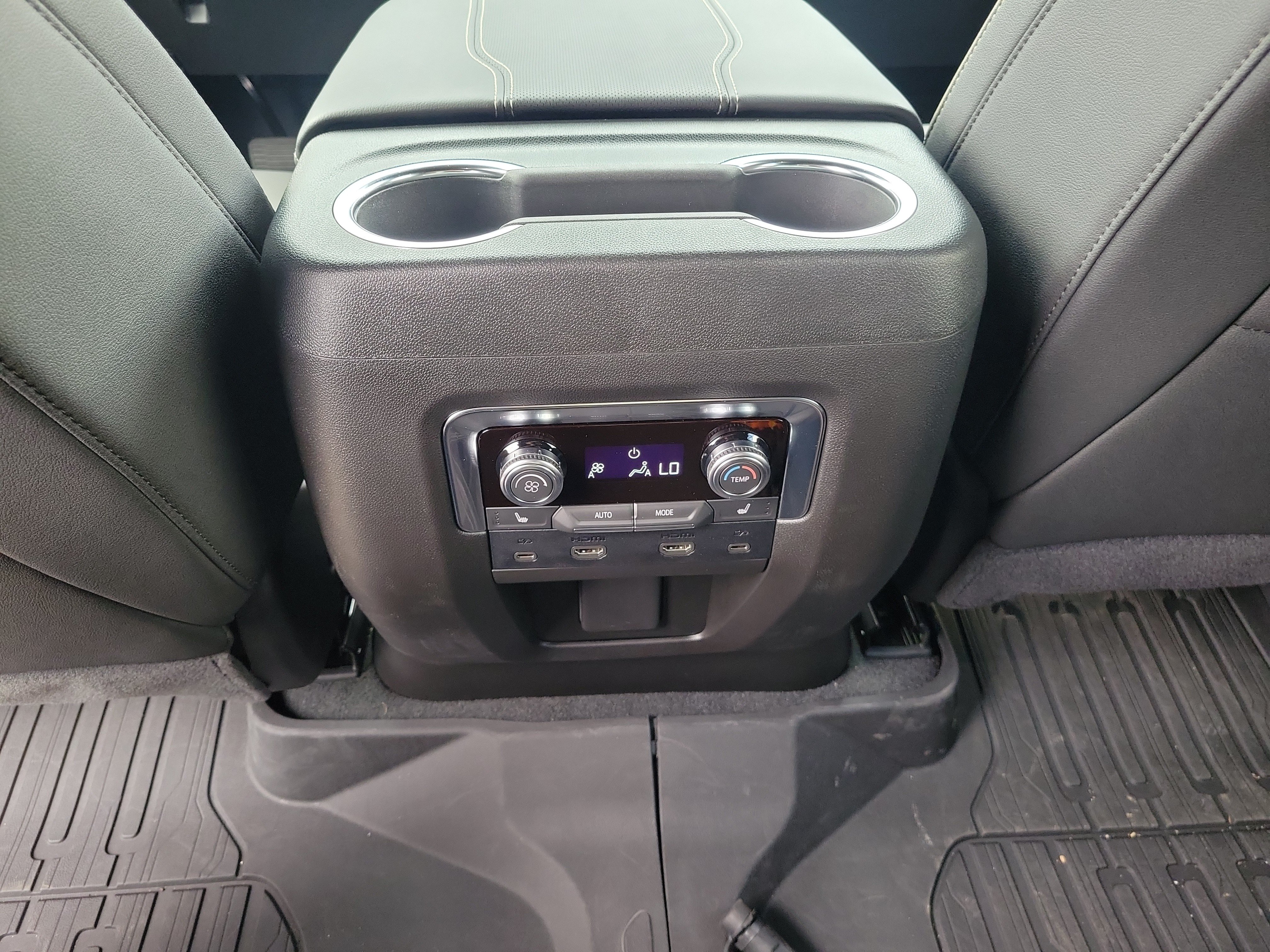 Used 2026 GMC Yukon Elevation w/ Elevation Premium Package AWD/4WD image 11