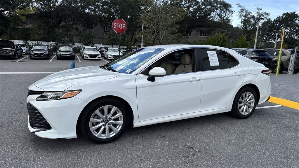 Used 2018 Toyota Camry LE image 11
