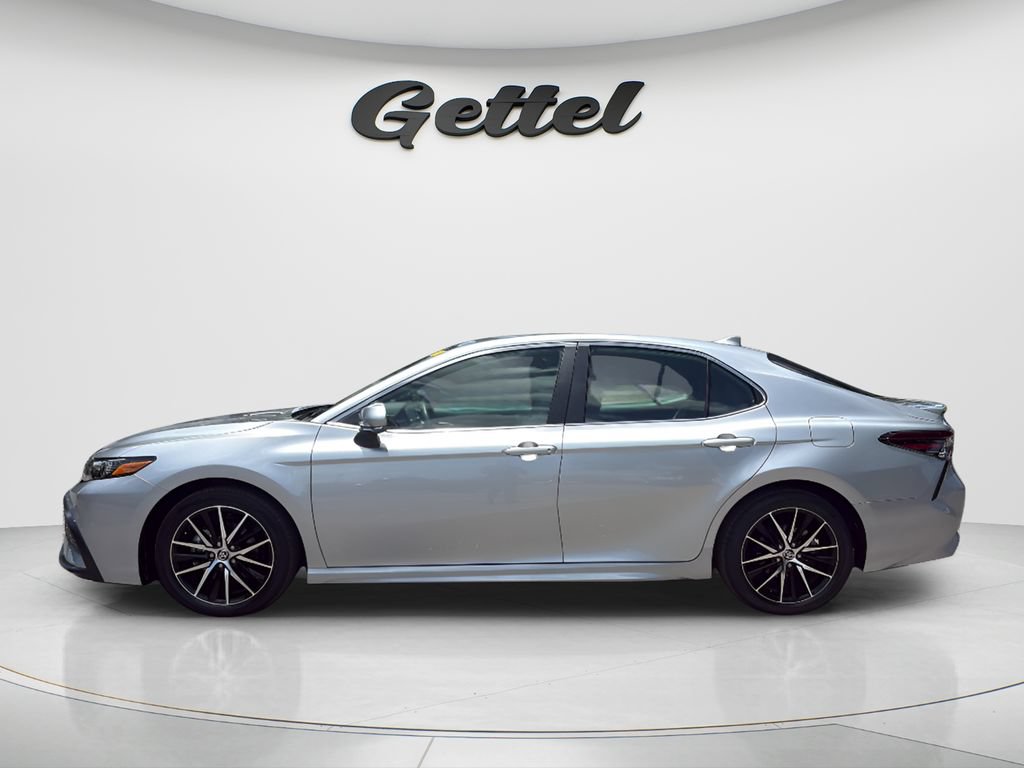 Used 2024 Toyota Camry SE w/ Cold Weather Package FWD image 8