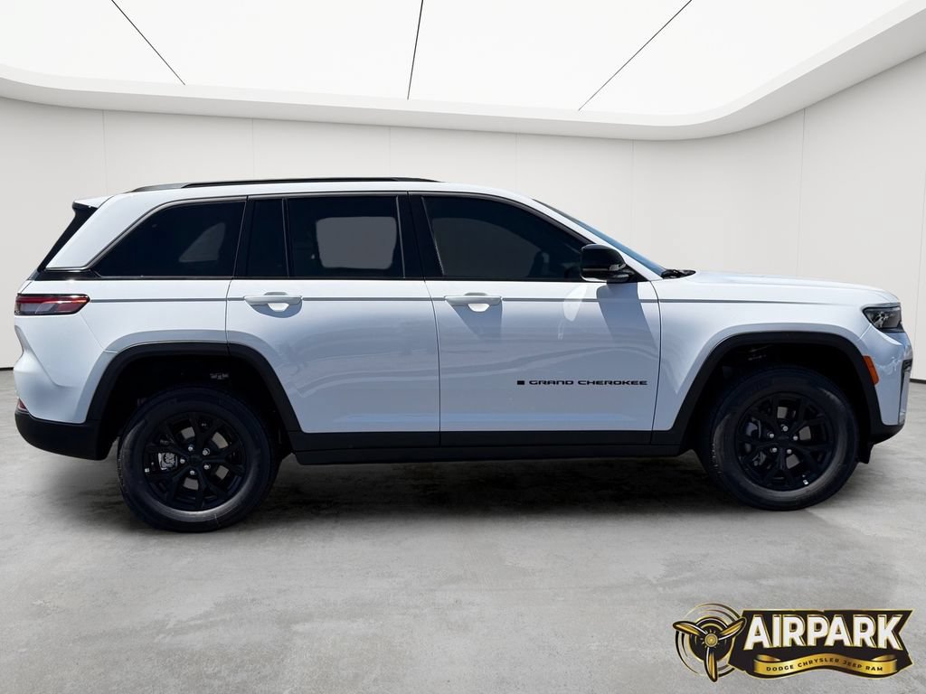 New 2026 Jeep Grand Cherokee Altitude RWD image 3