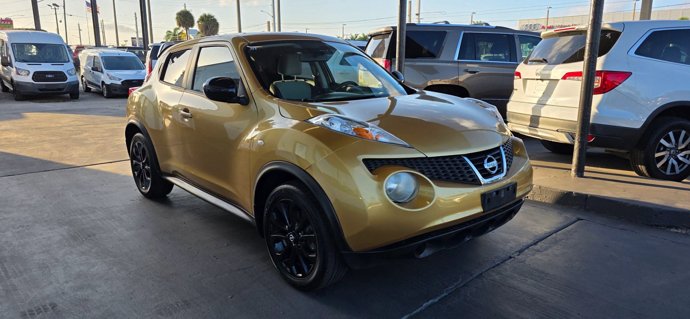 Used 2013 Nissan Juke SV w/ Midnight Edition image 4