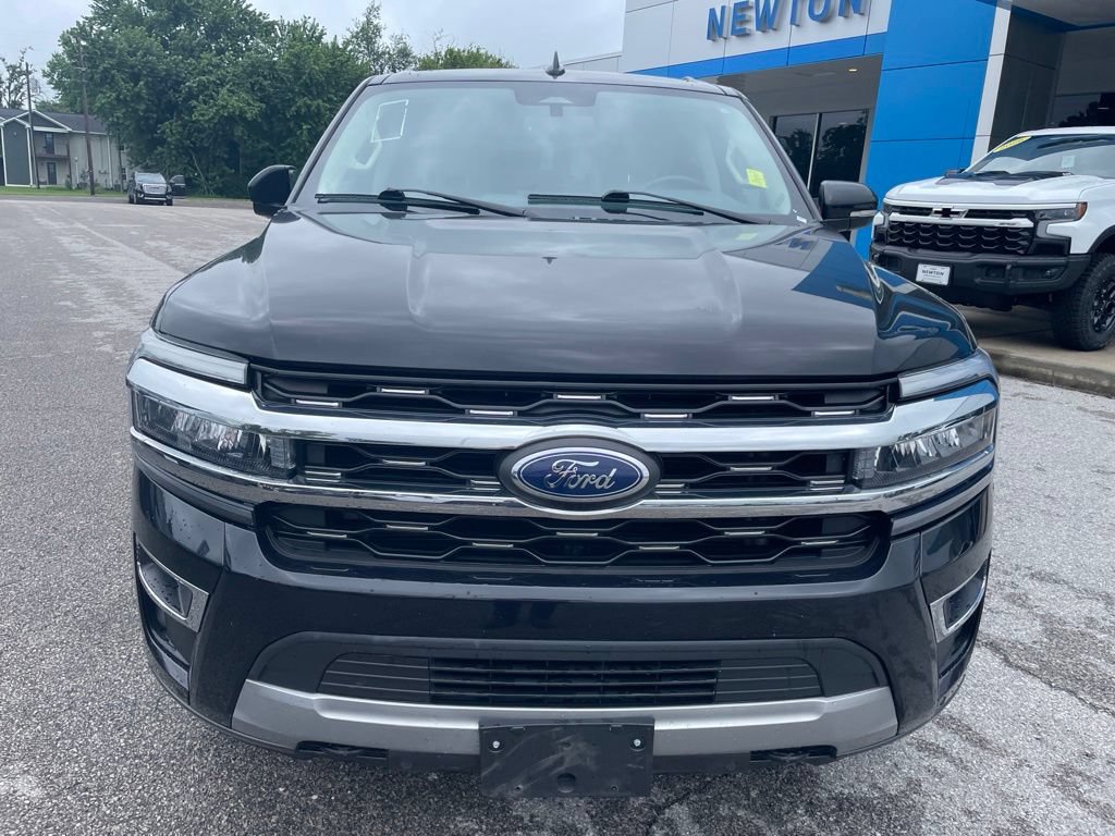 Used 2023 Ford Expedition Limited AWD/4WD image 2