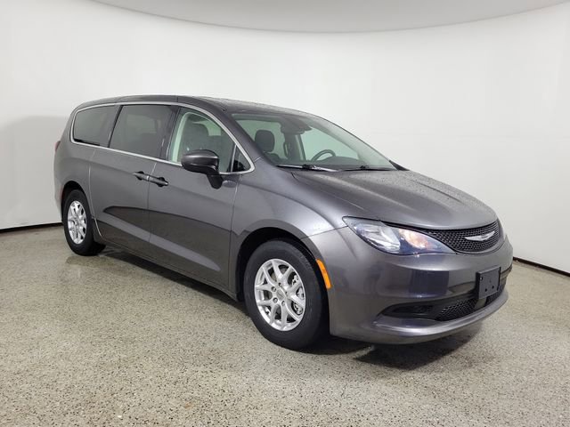 Used 2023 Chrysler Voyager LX FWD image 4