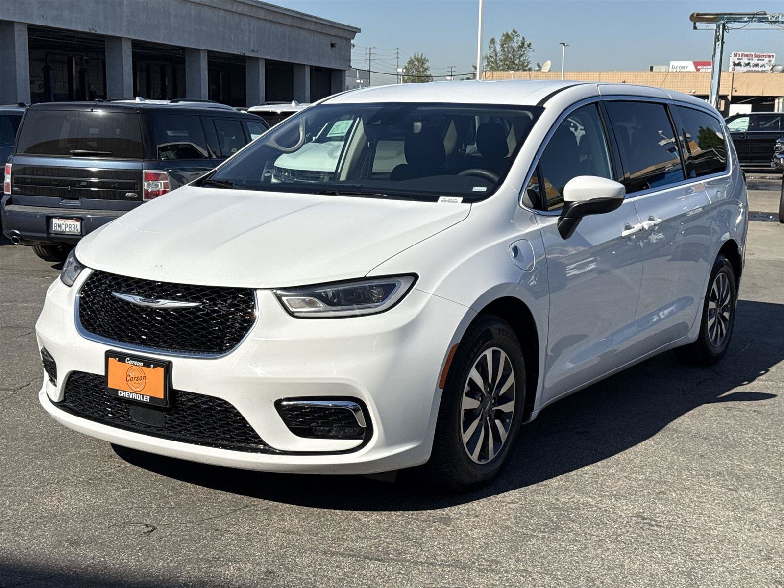 Used 2023 Chrysler Pacifica Touring-L FWD image 7