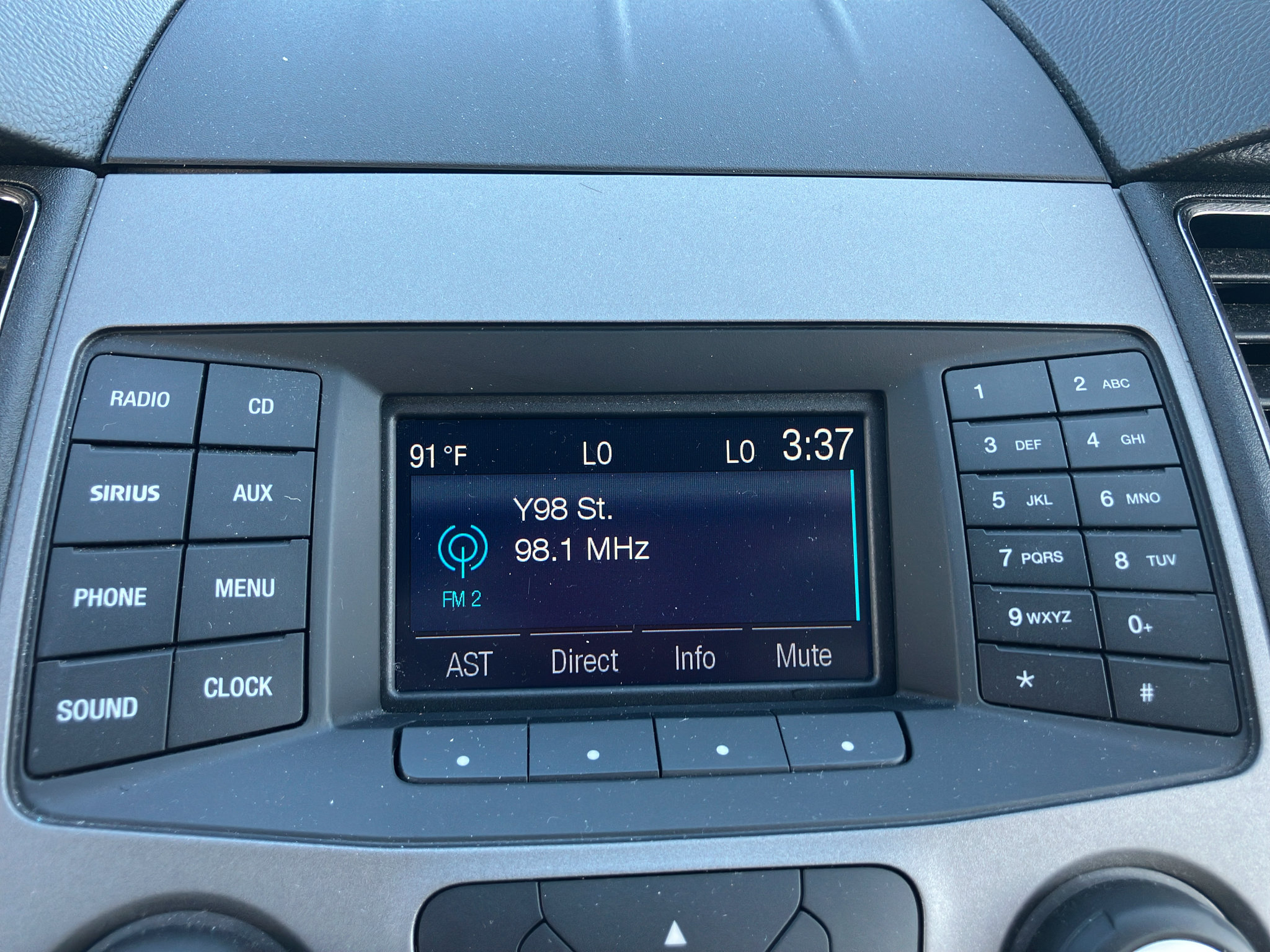 Used 2017 Ford Taurus SEL AWD/4WD image 16