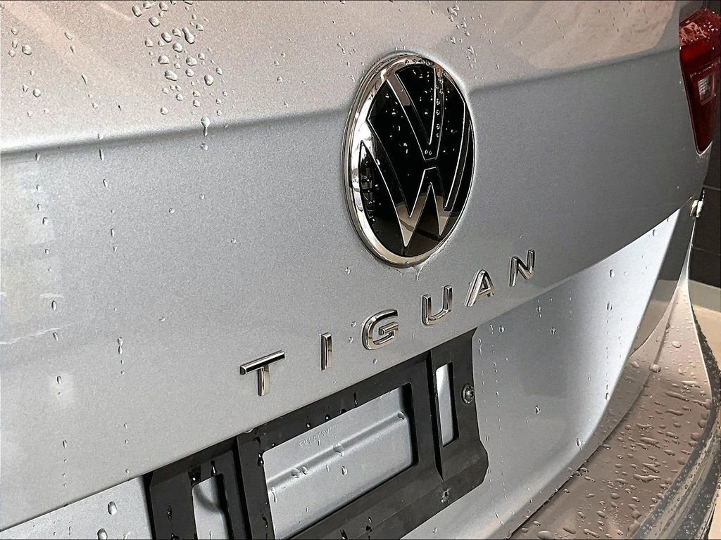 Used 2023 Volkswagen Tiguan SE w/ Panoramic Sunroof Package AWD/4WD image 26