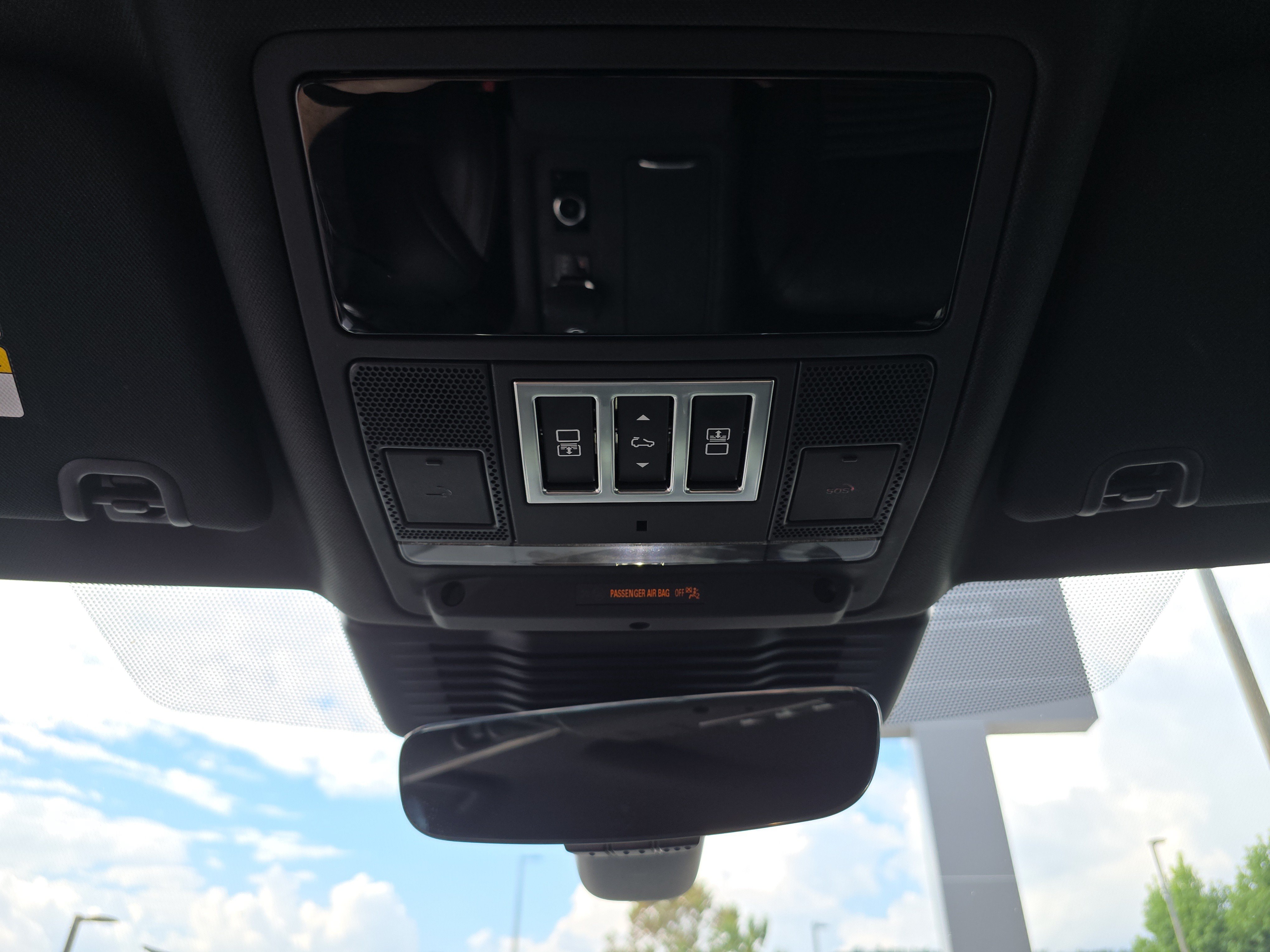 Certified 2025 Land Rover Discovery S AWD/4WD image 28