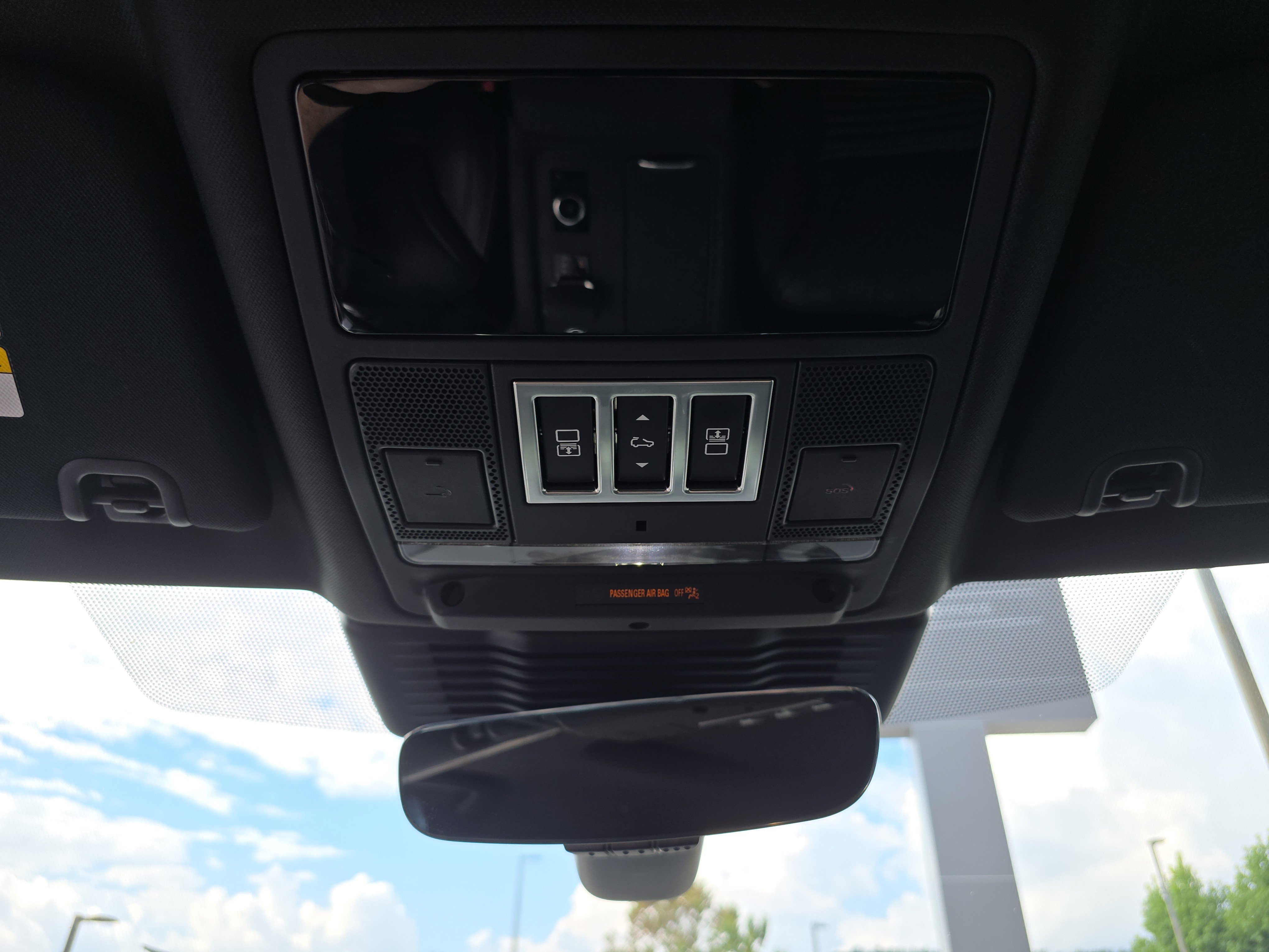 Certified 2025 Land Rover Discovery S AWD/4WD image 28