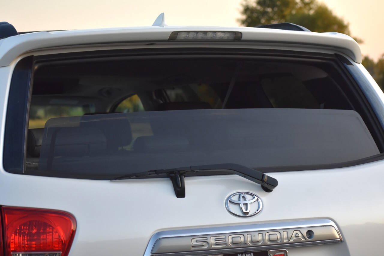 Used 2013 Toyota Sequoia Platinum AWD/4WD image 19