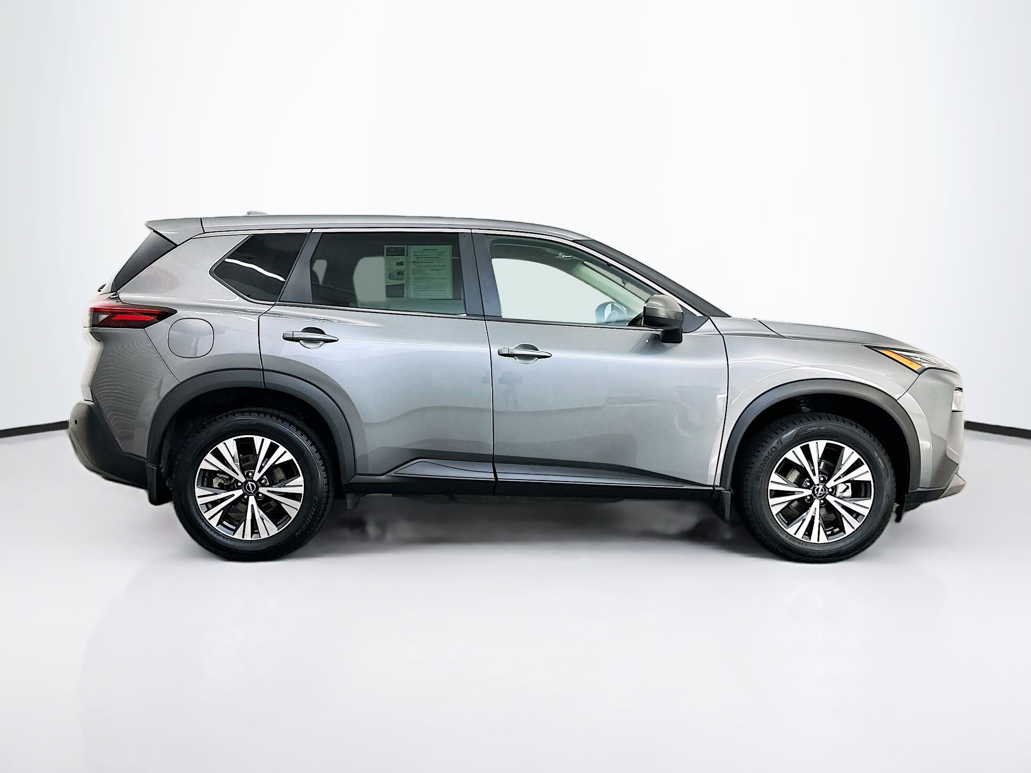 Used 2023 Nissan Rogue SV image 10