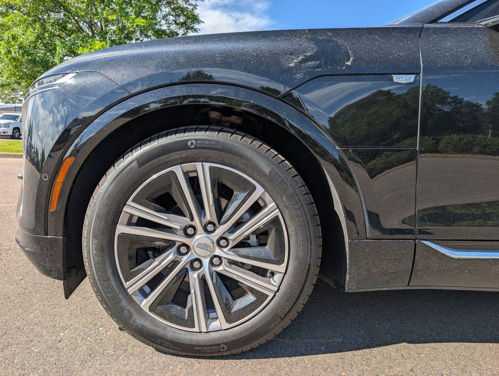 Certified 2024 Cadillac Lyriq Luxury AWD/4WD image 9
