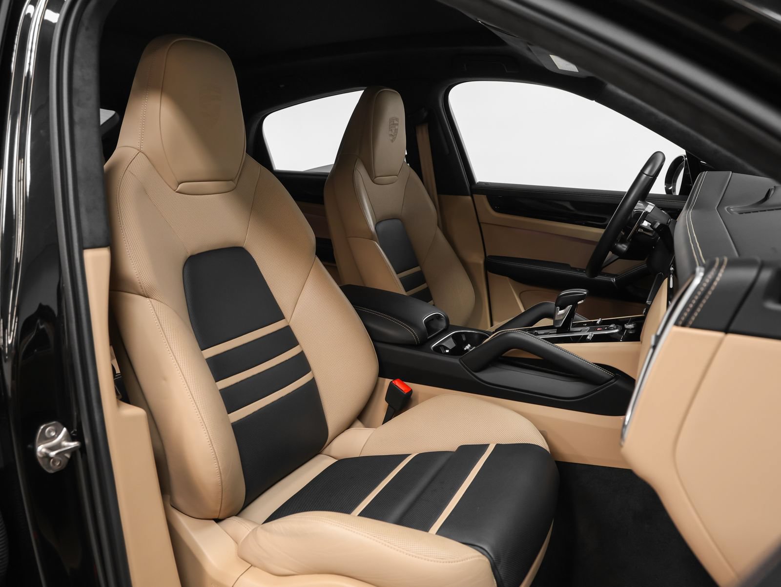 Certified 2023 Porsche Cayenne GTS AWD/4WD image 29