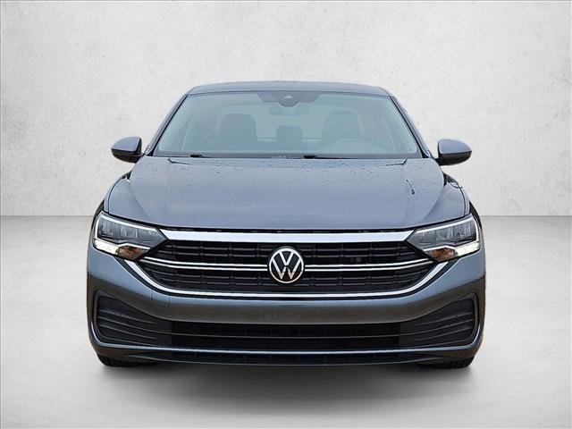 Used 2024 Volkswagen Jetta SE FWD image 2