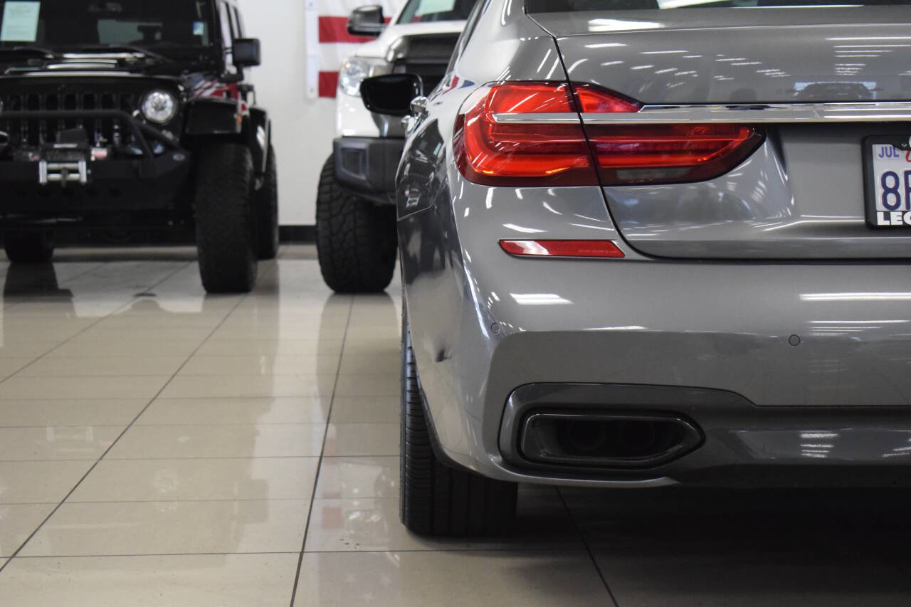 Used 2018 BMW 750i image 22