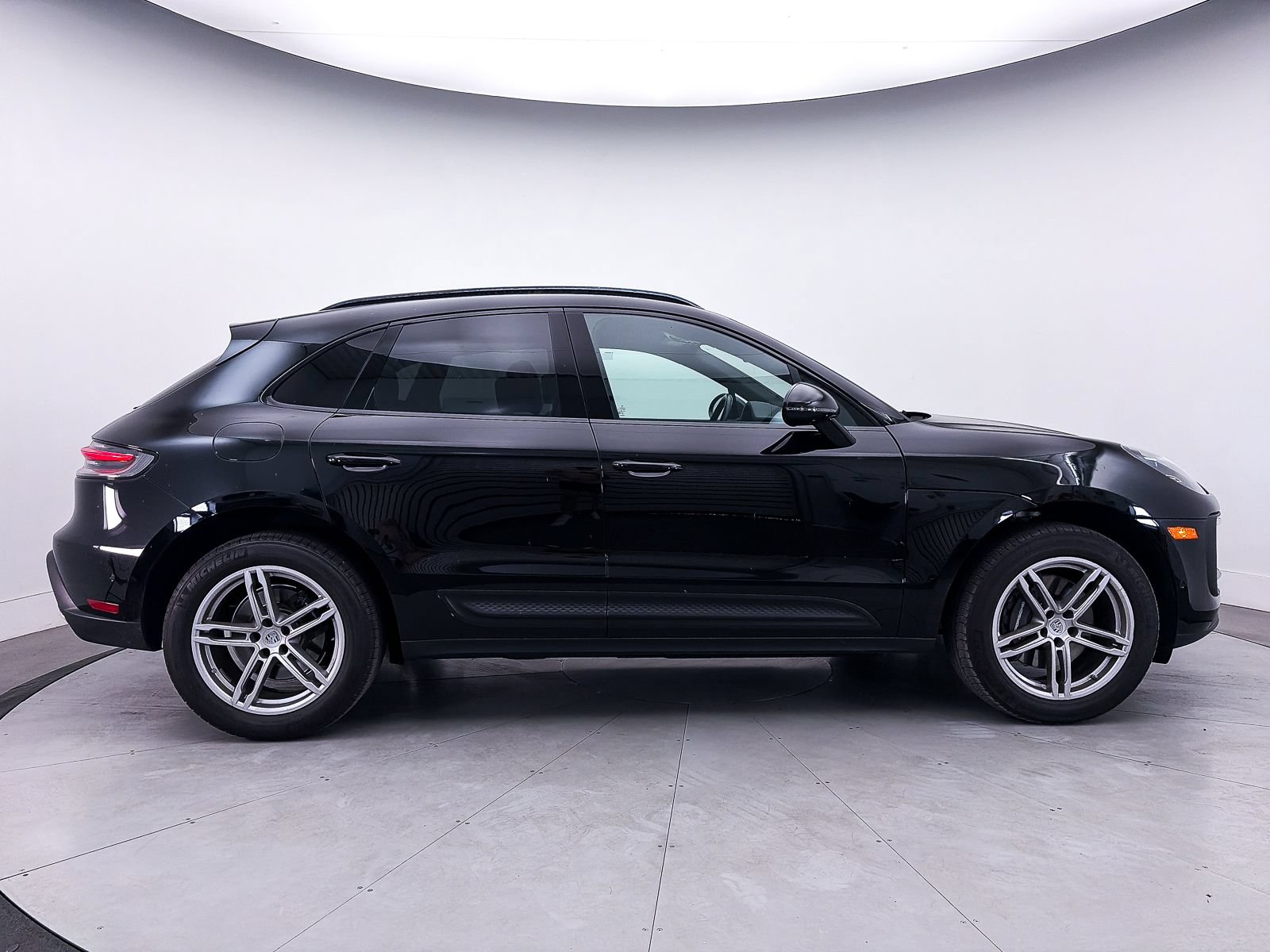 Used 2024 Porsche Macan w/ Premium Plus Package AWD/4WD image 43