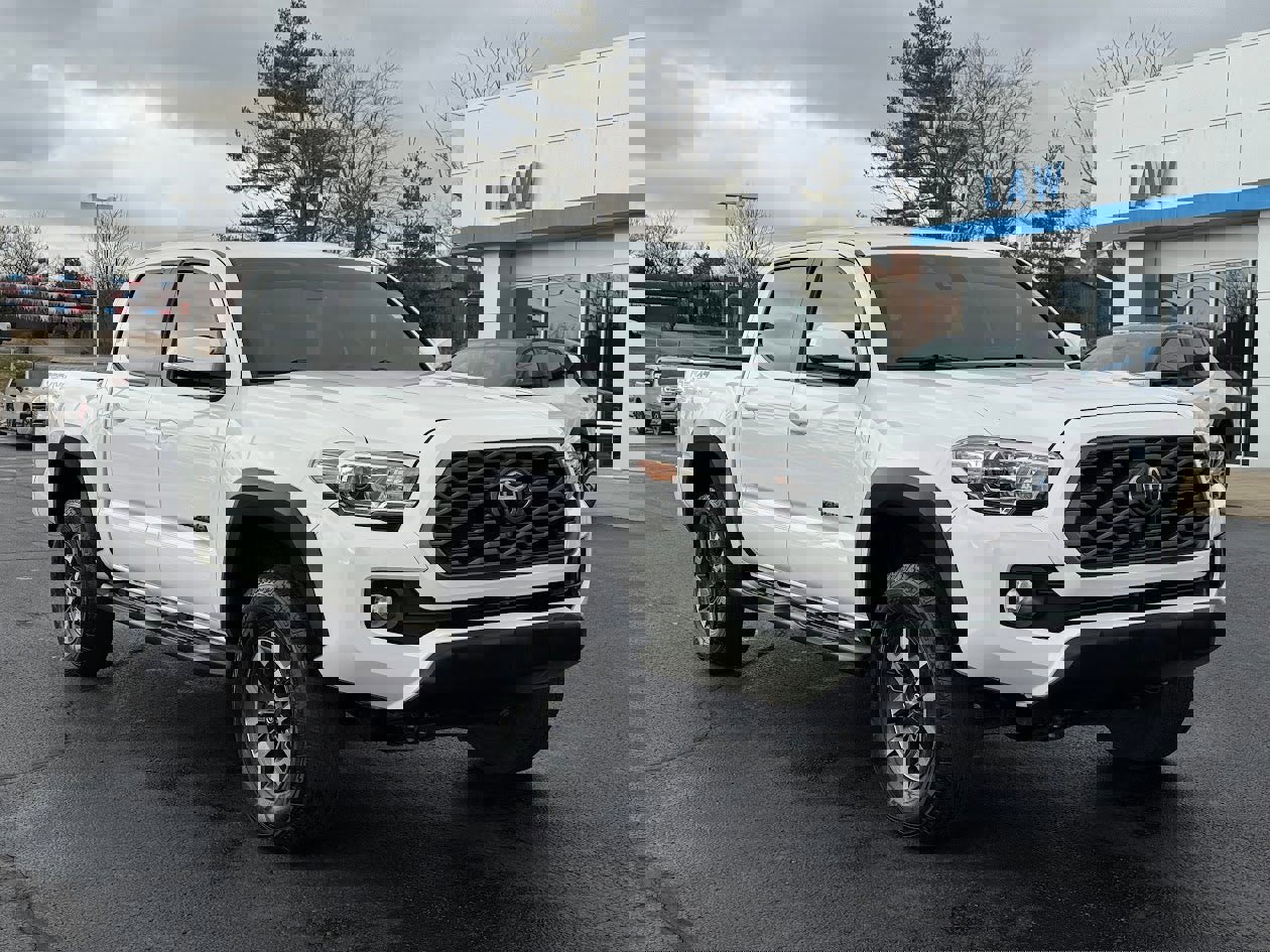 Used 2021 Toyota Tacoma TRD Off-Road w/ Technology Package image 3