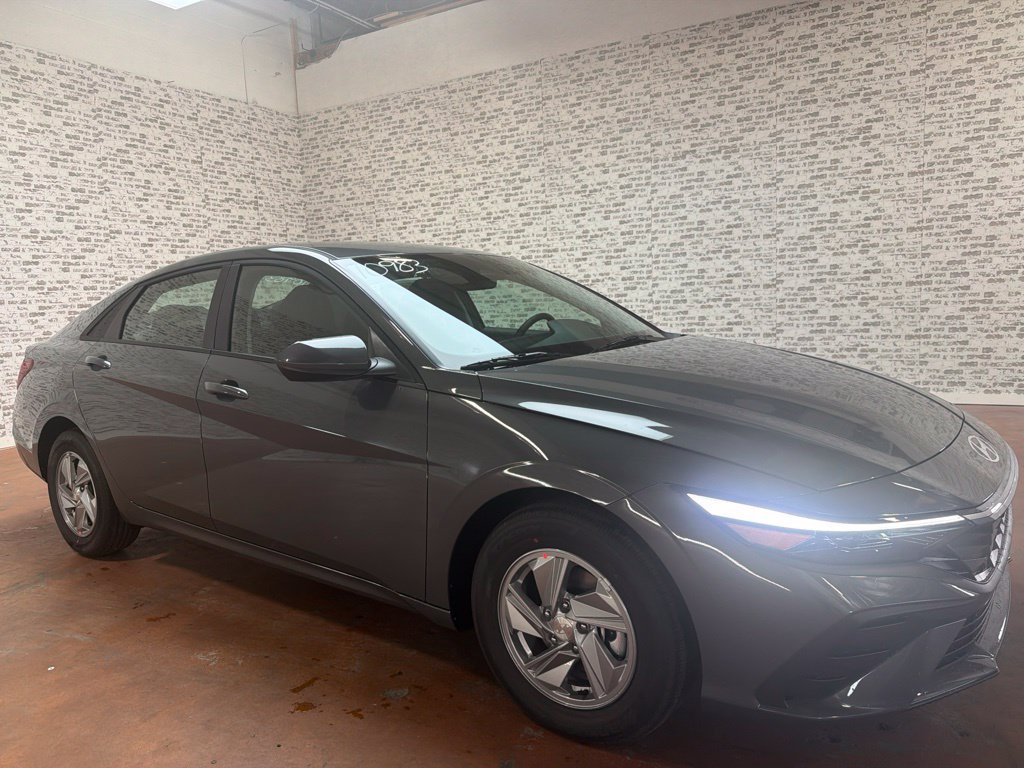 New 2026 Hyundai Elantra SE FWD image 1