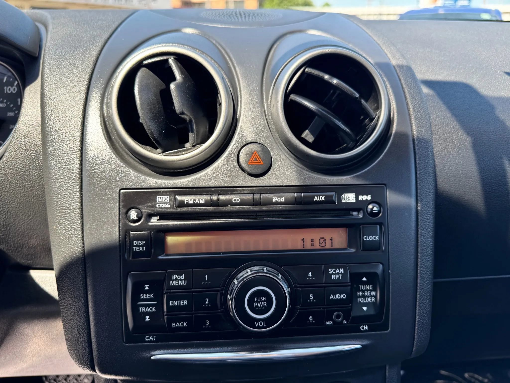 Used 2015 Nissan Rogue S image 27