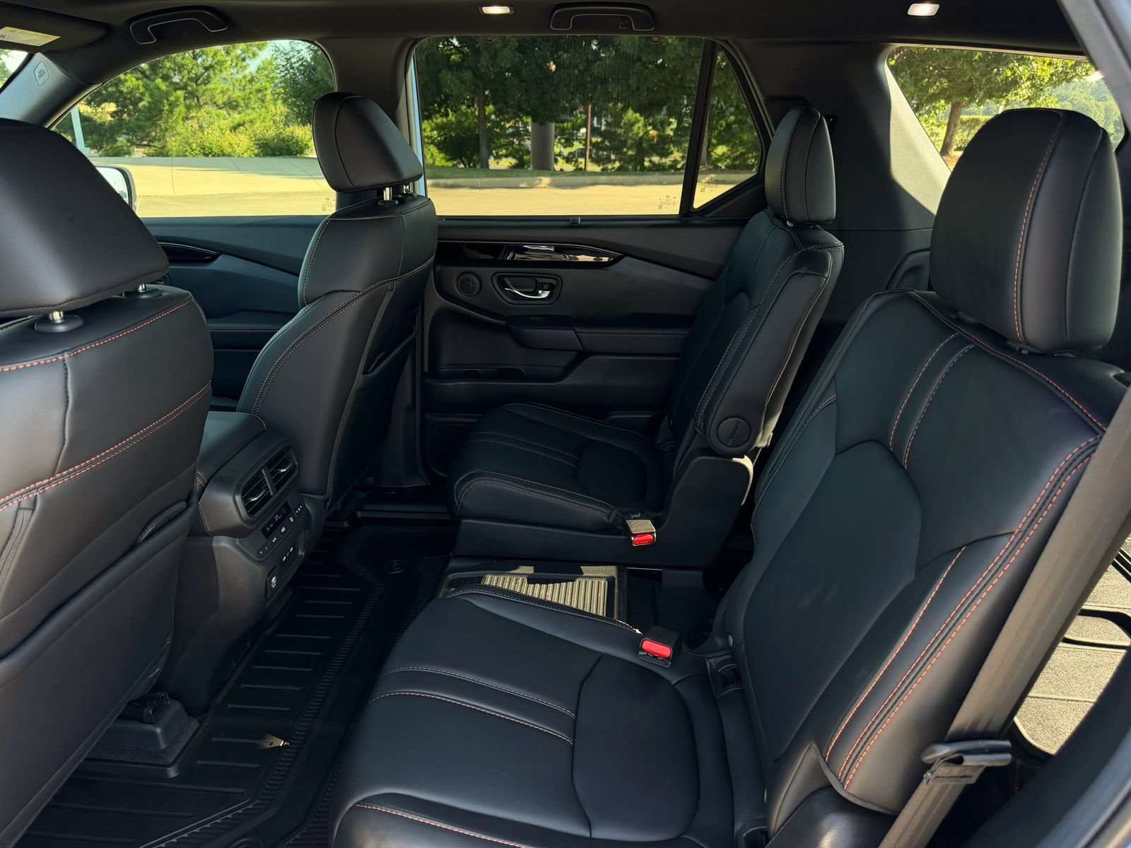 Used 2025 Honda Pilot TrailSport image 28