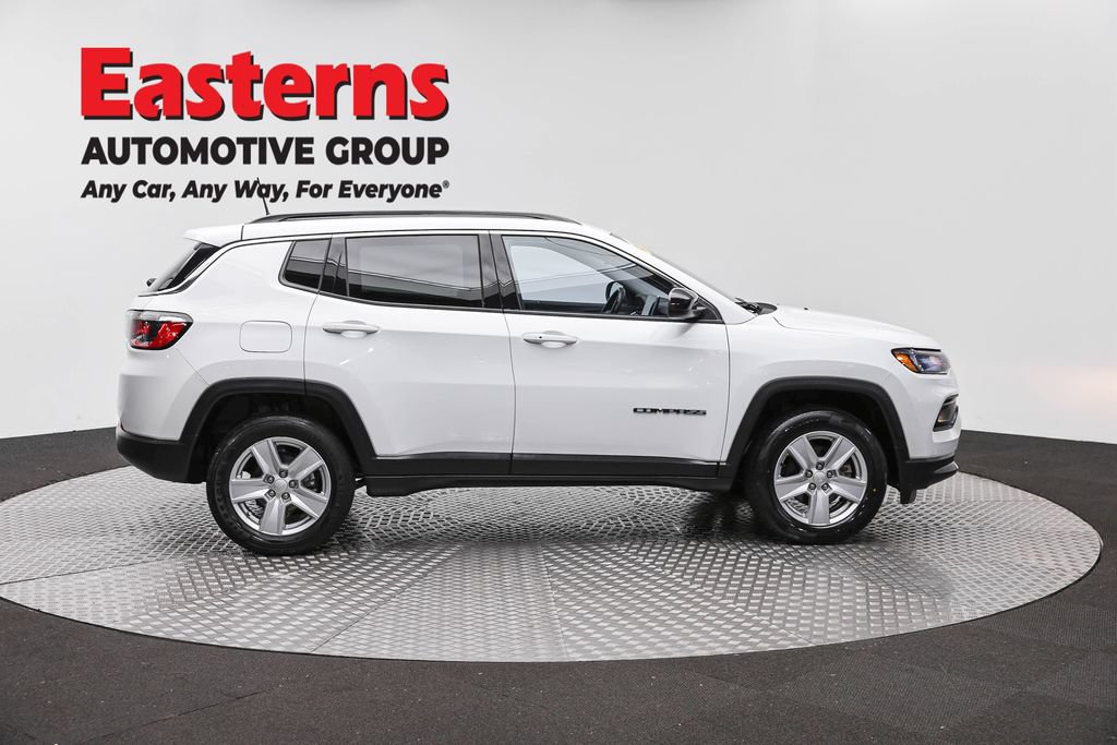 Used 2022 Jeep Compass Latitude w/ Convenience Group AWD/4WD image 4