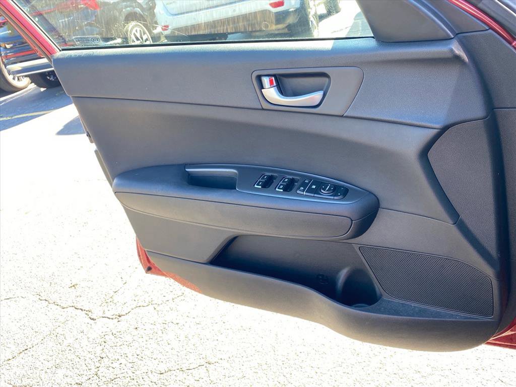 Used 2020 Kia Optima SE FWD image 21