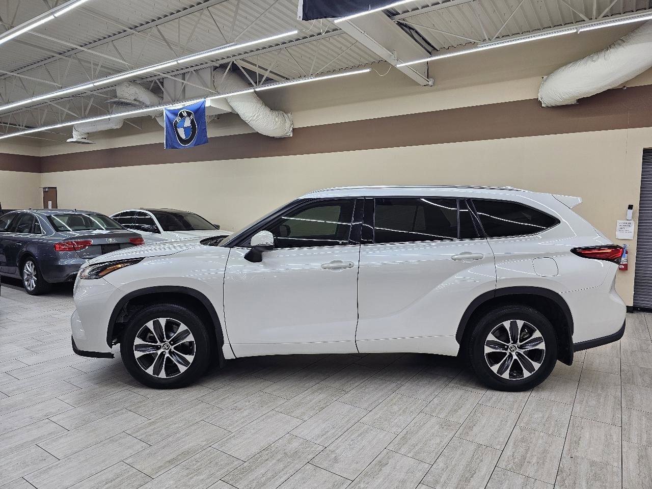 Used 2021 Toyota Highlander XLE image 9