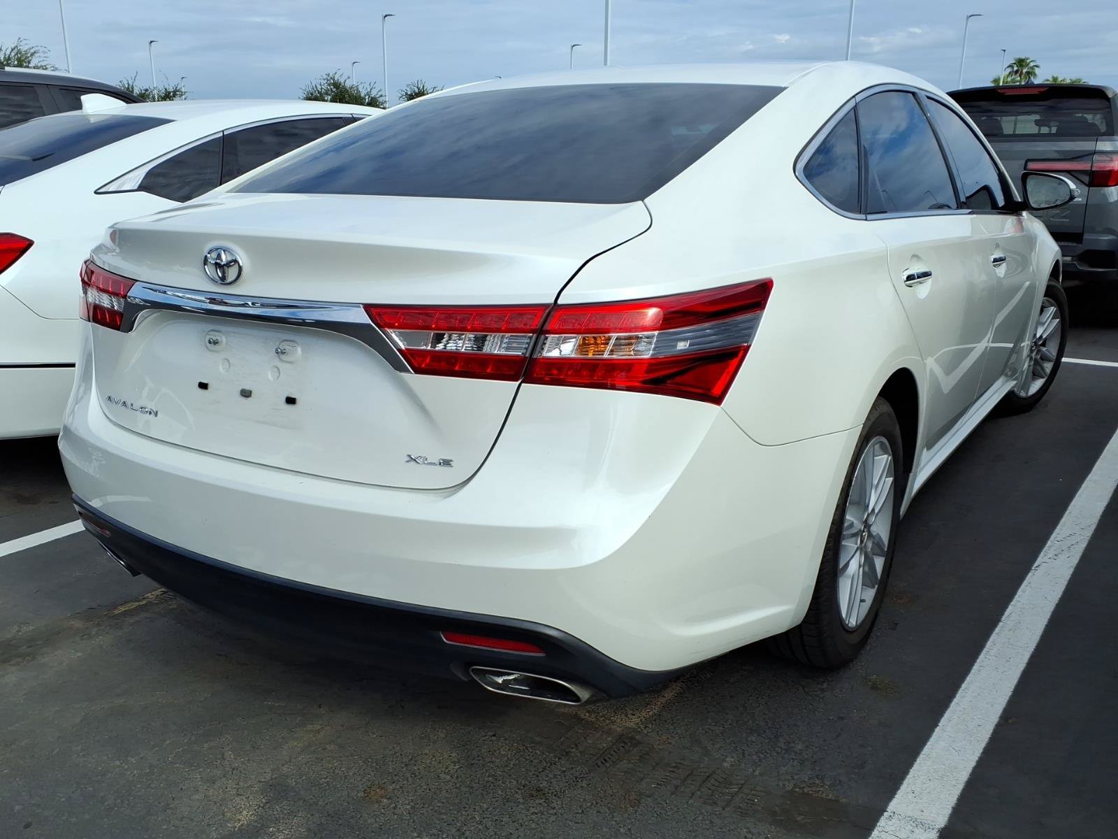 Used 2013 Toyota Avalon XLE FWD image 4