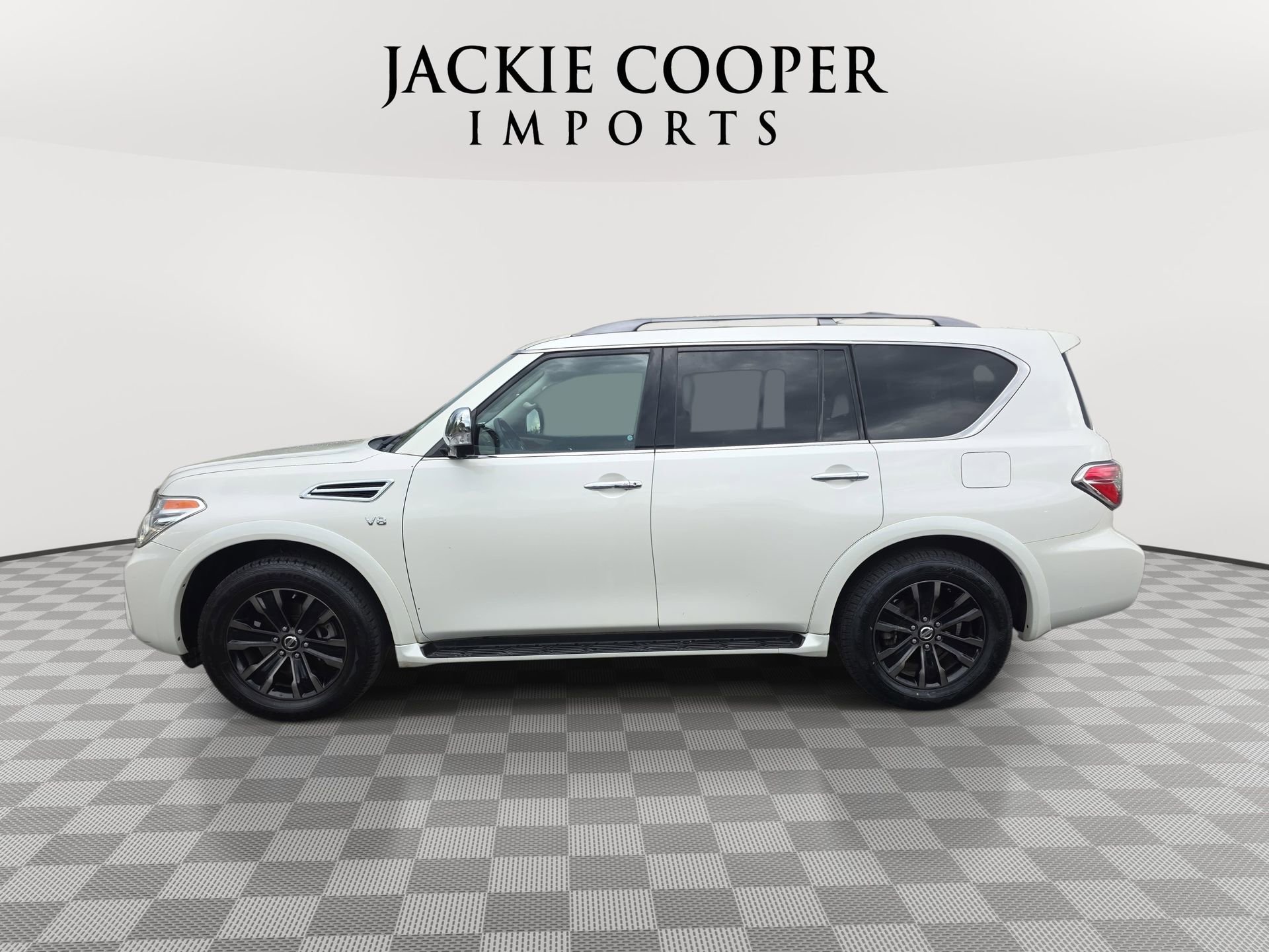 Used 2019 Nissan Armada Platinum w/ Captain's Chairs Package RWD image 8
