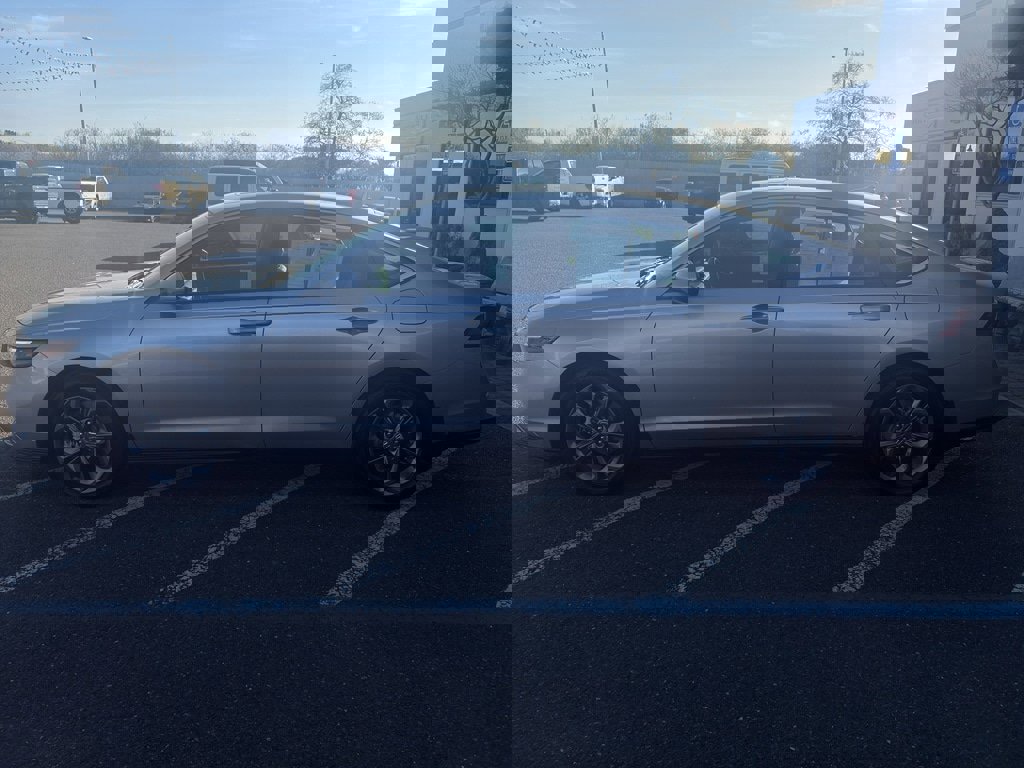 Used 2024 Honda Accord EX-L image 3