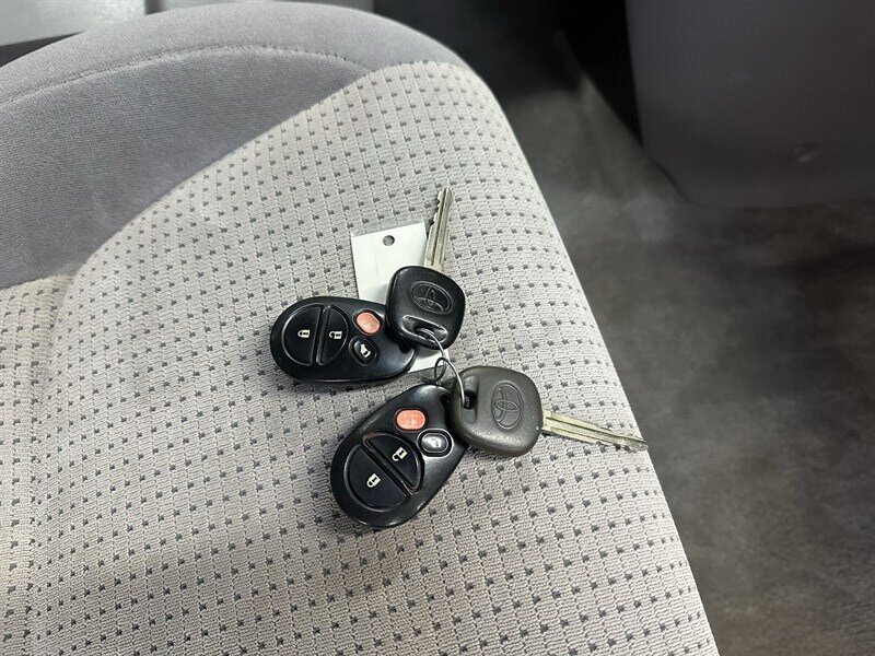 Used 2007 Toyota Sienna LE FWD image 24