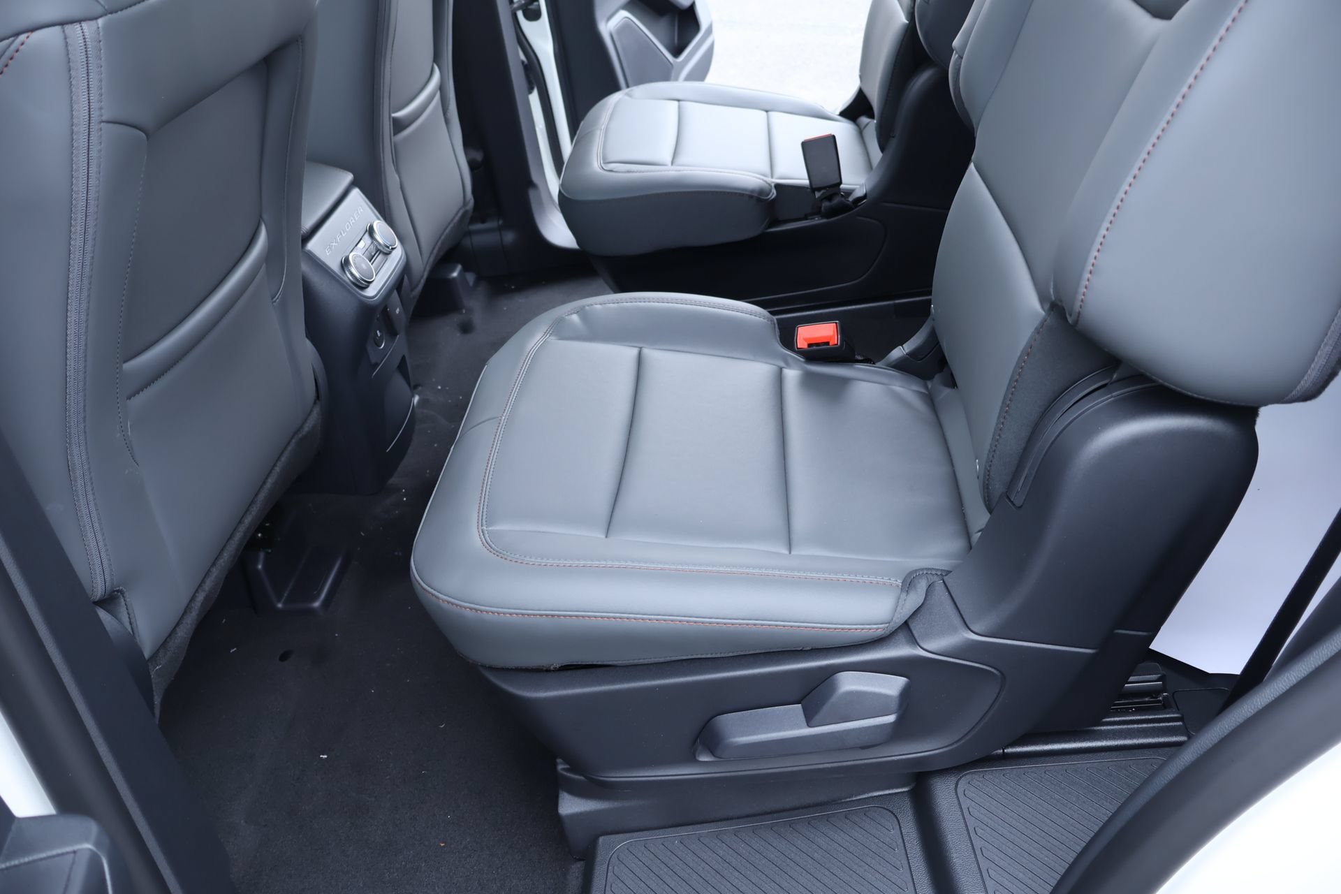 New 2026 Ford Explorer Active w/ Active Comfort Package AWD/4WD image 13