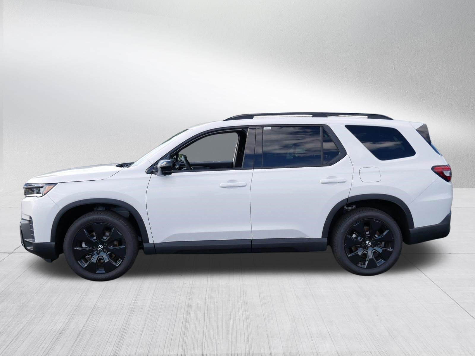 Certified 2026 Honda Pilot Black Edition image 4