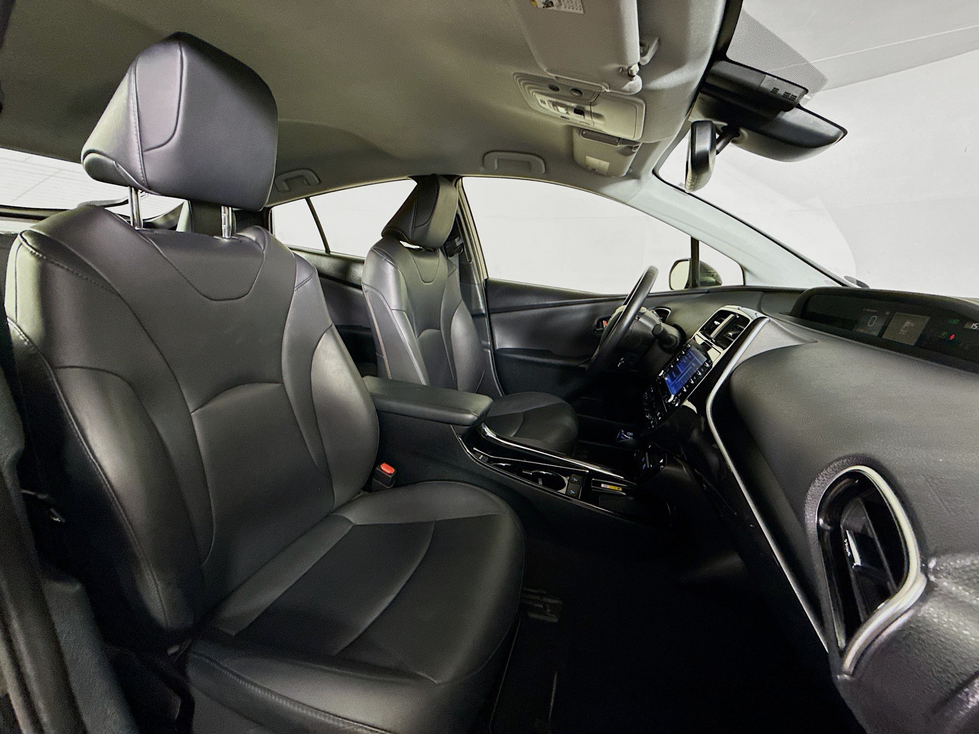 Used 2022 Toyota Prius XLE FWD image 34