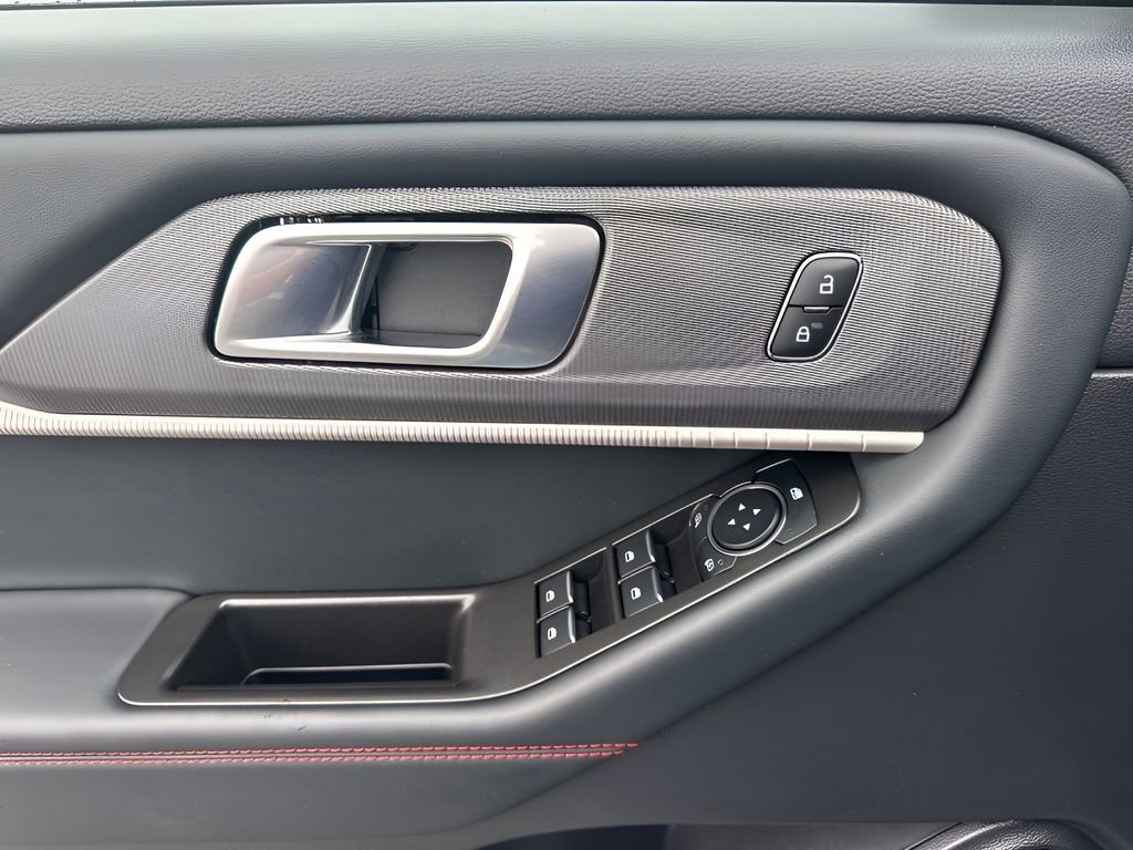 Used 2025 Ford Explorer ST-Line w/ ST-Line Street Pack image 27