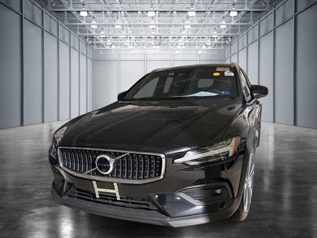 Used 2025 Volvo V60 B5 Cross Country Plus AWD/4WD image 1