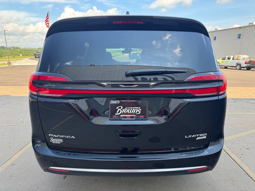 New 2027 Chrysler Pacifica Limited AWD/4WD image 6