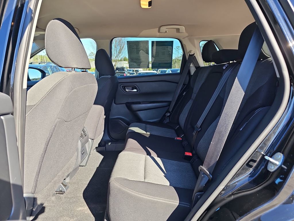 Used 2025 Nissan Rogue SV image 19
