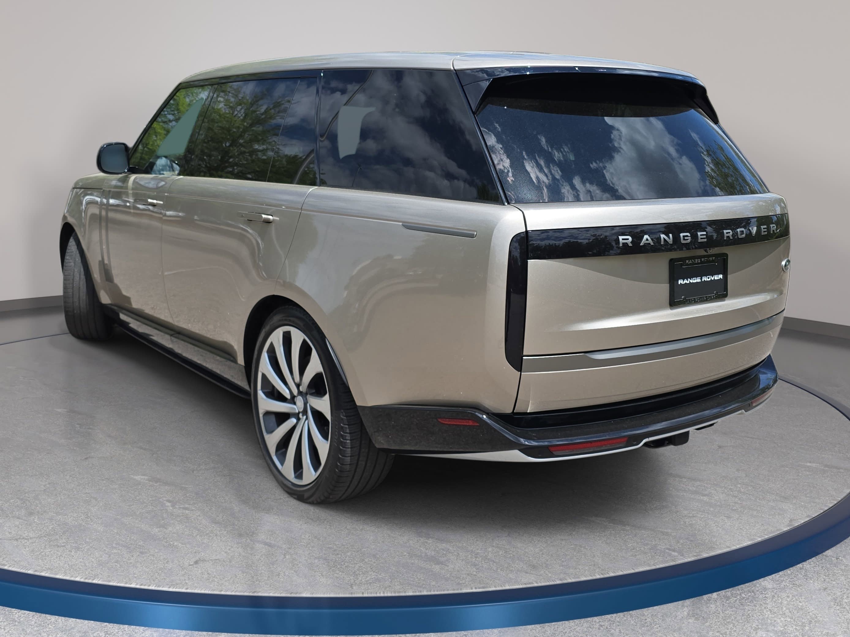 Certified 2023 Land Rover Range Rover Long Wheelbase SE AWD/4WD image 7