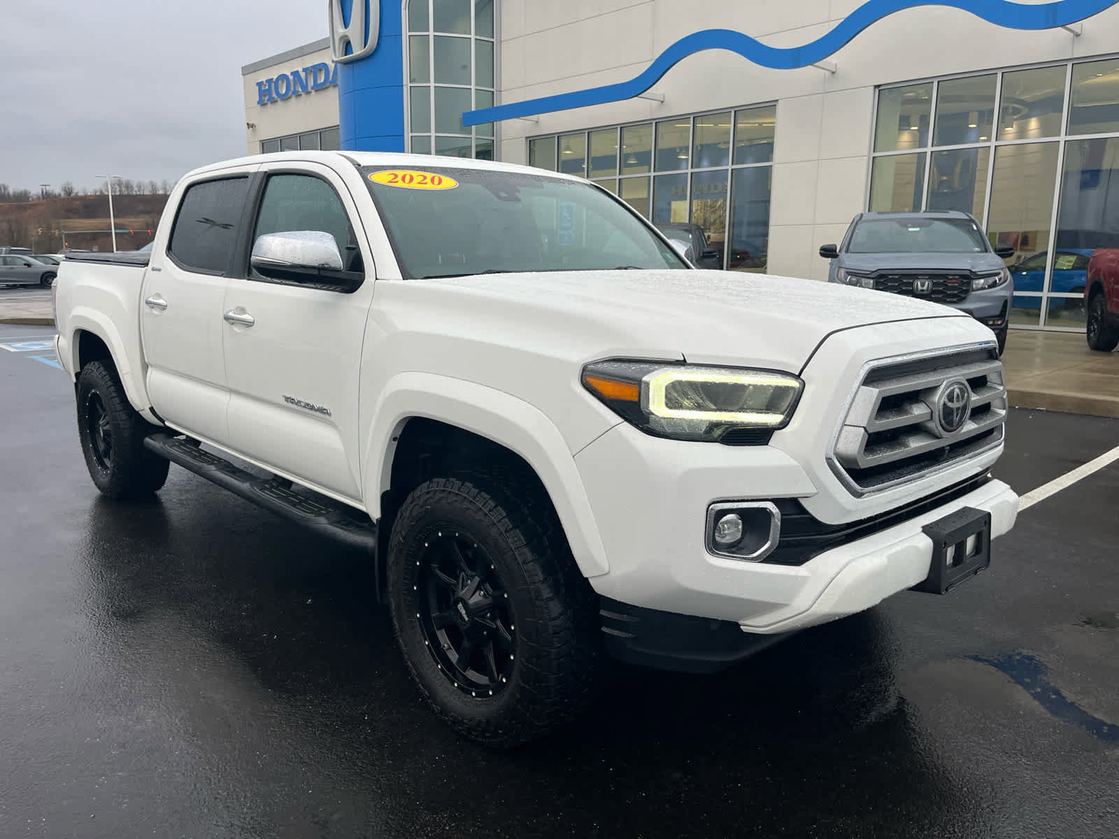 Used 2020 Toyota Tacoma Limited image 3