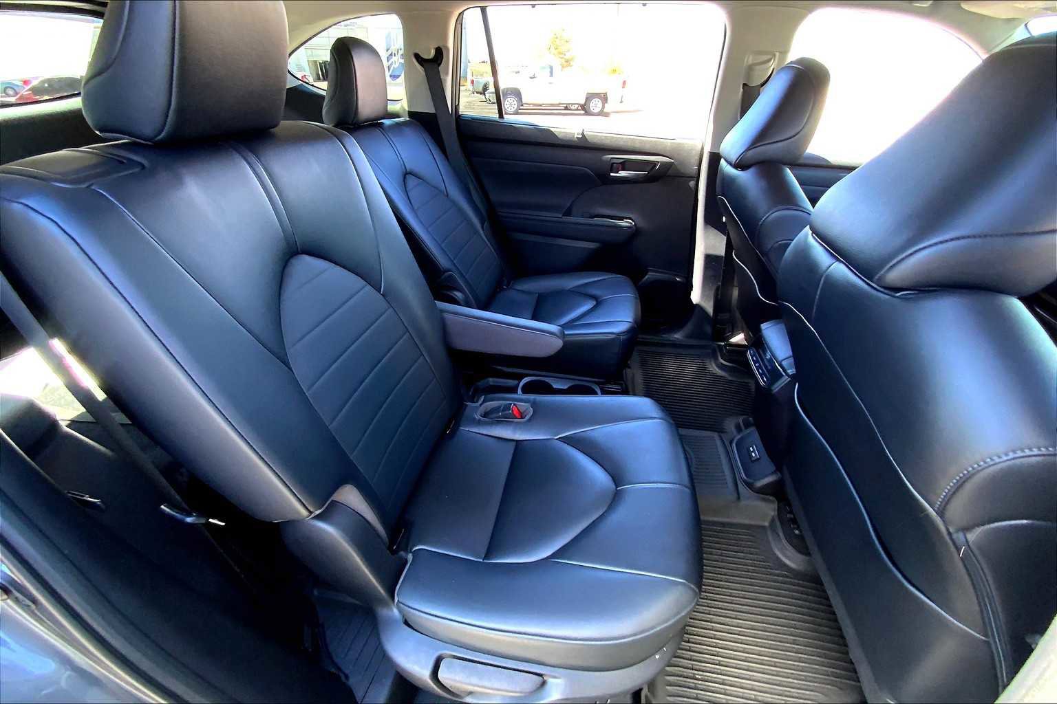 Certified 2023 Toyota Highlander XLE image 16