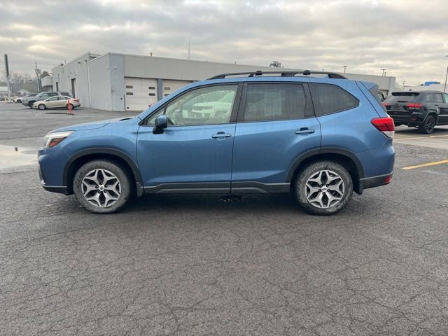 Used 2020 Subaru Forester Premium AWD/4WD image 3
