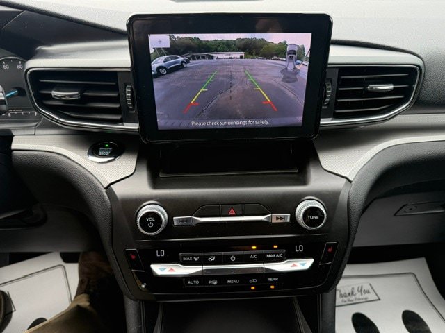 Used 2020 Ford Explorer XLT w/ Equipment Group 202A AWD/4WD image 14