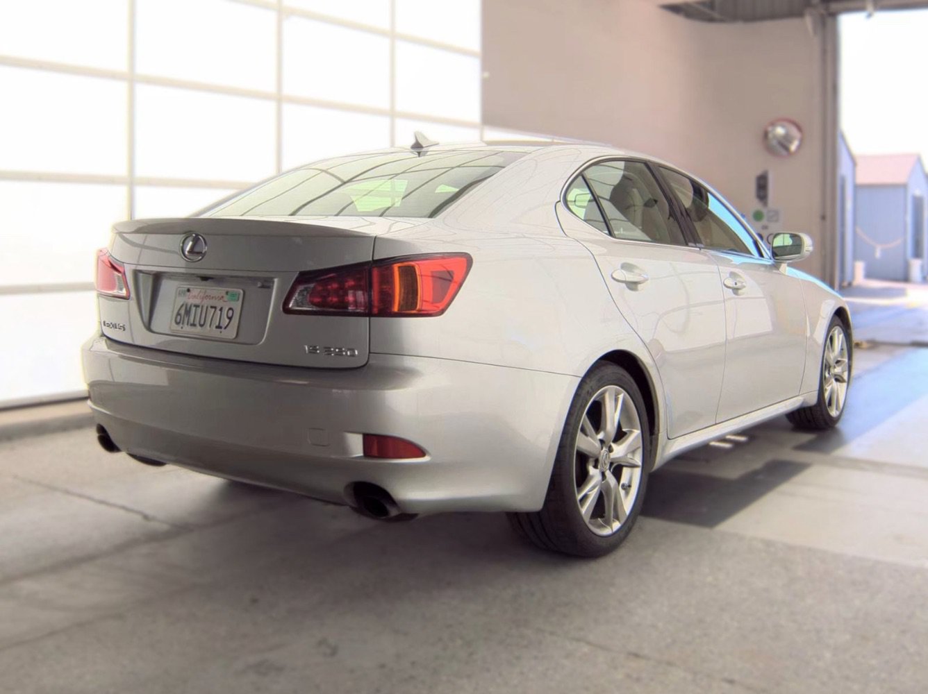 Used 2010 Lexus IS 250 w/ Premium Pkg Value Edition RWD image 4