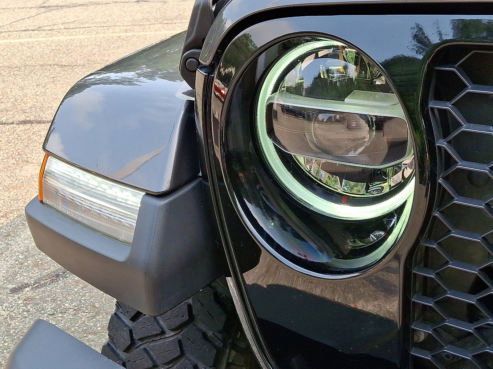 Certified 2021 Jeep Gladiator Willys image 10