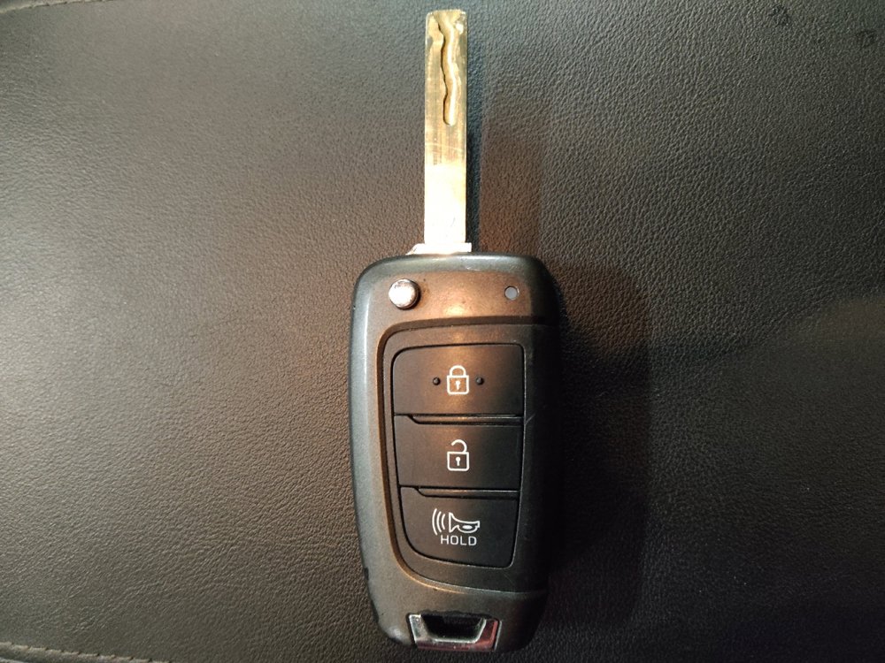 Used 2020 Hyundai Santa Fe SE image 32