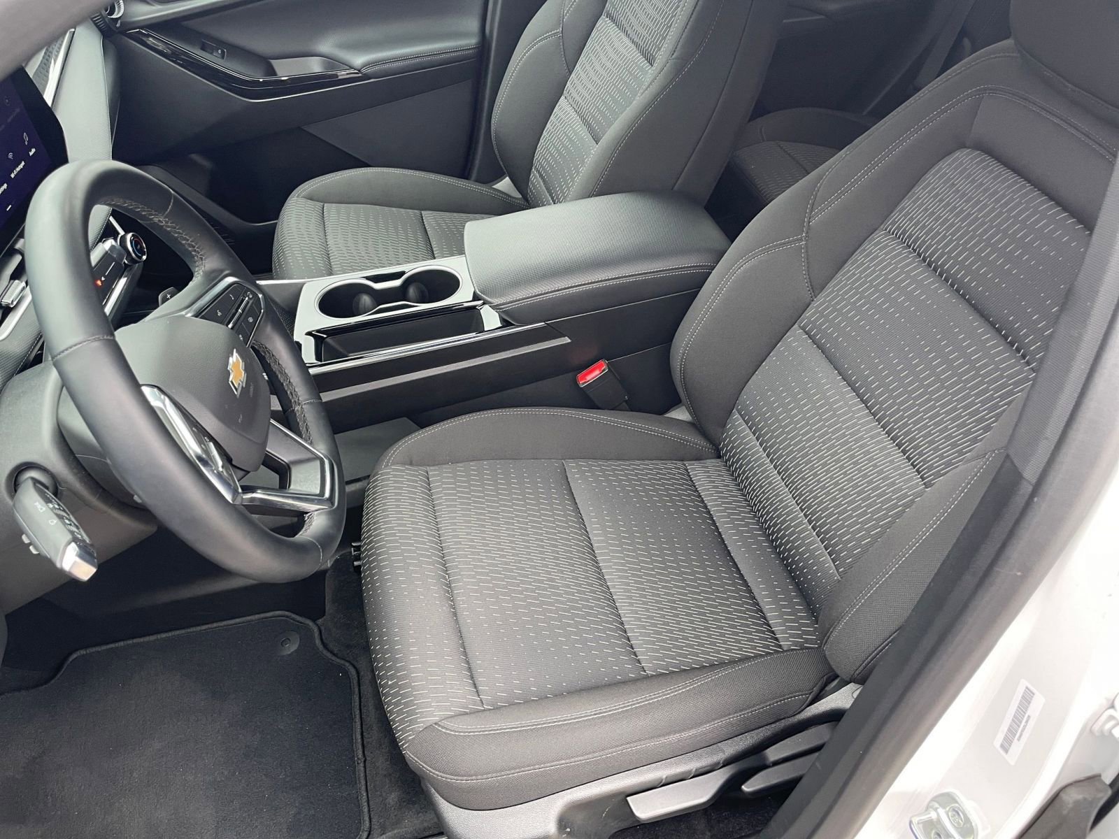 Used 2025 Chevrolet Equinox LT image 35