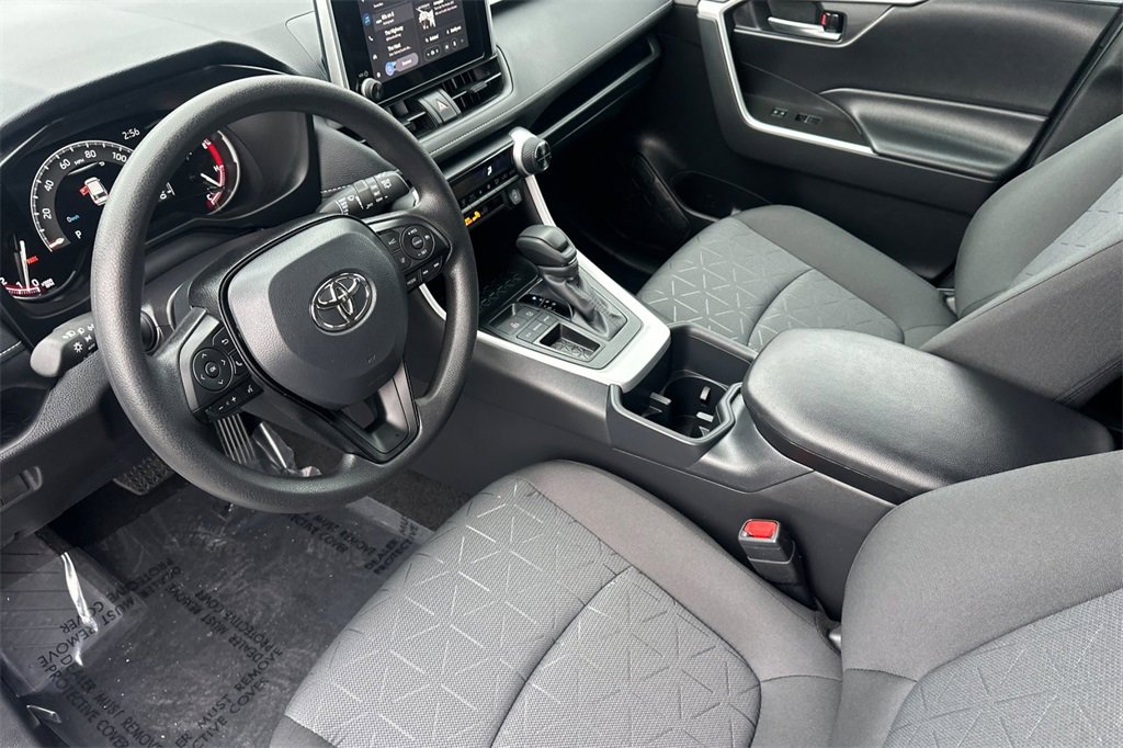 Used 2025 Toyota RAV4 XLE image 10