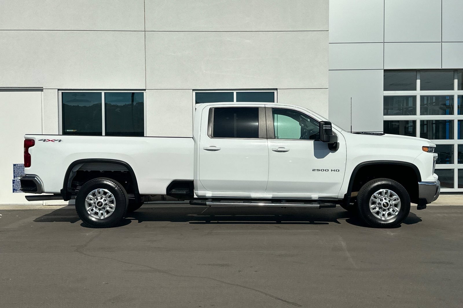 Used 2025 Chevrolet Silverado 2500 LT w/ Convenience Package AWD/4WD image 3