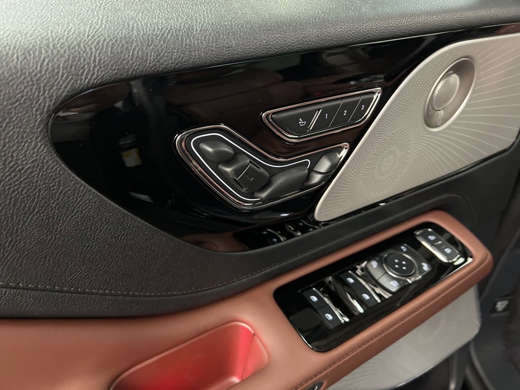 Used 2025 Lincoln Aviator Reserve w/ Equipment Group 201A image 31